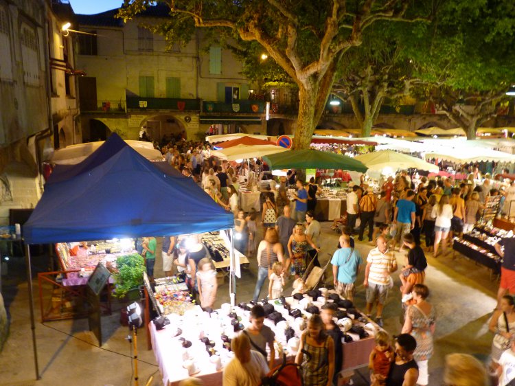 Marché nocturne place du marché Marché nocturne place du marché