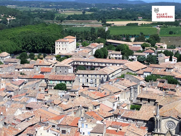Visite de la ville en images Vue sur Maintenon, l'espace Henri Dunant et l'�cole la Condamine : 1645719857.maintenon.2.jpg