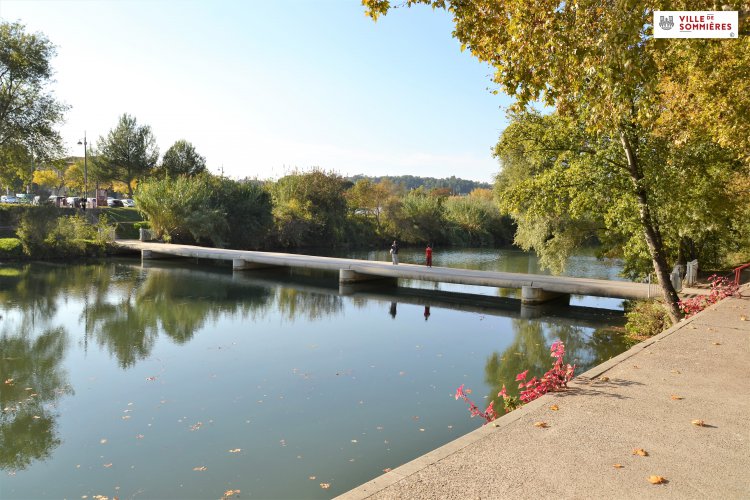 Visite de la ville en images Passerelle sur Vidourle : 1654779849.passerelle.du.vidourle.jpg