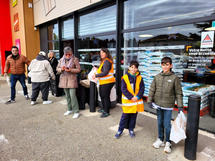 23-11-24 Collecte solidaire avec les jeuens du CMJ : 1732890960.20241123_110546.jpg