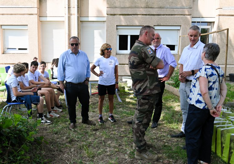 10 juin - remise des diplomes aux lves de la classe dfense du collge G.Doumergue : 1749639158.dsc_5646.jpg