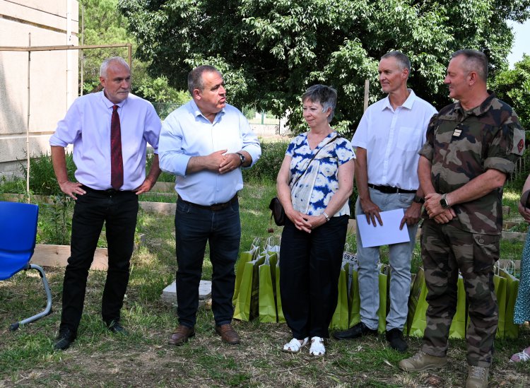 10 juin - remise des diplomes aux lves de la classe dfense du collge G.Doumergue : 1749639160.dsc_5653.jpg