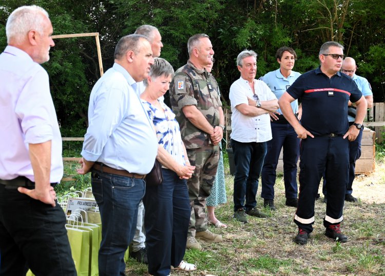 10 juin - remise des diplomes aux lves de la classe dfense du collge G.Doumergue : 1749639164.dsc_5663.jpg