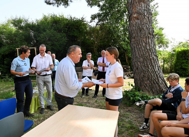 10 juin - remise des diplomes aux lves de la classe dfense du collge G.Doumergue : 1749639168.dsc_5670.jpg