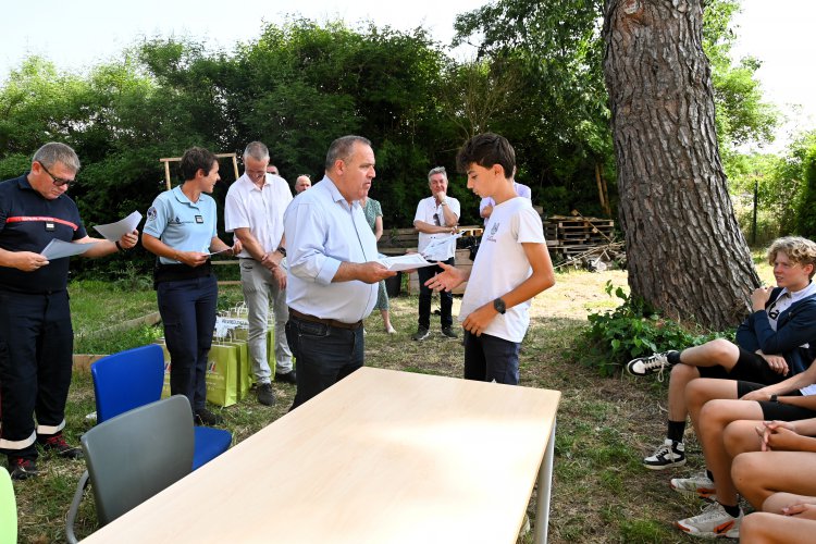 10 juin - remise des diplomes aux lves de la classe dfense du collge G.Doumergue : 1749639169.dsc_5672.jpg