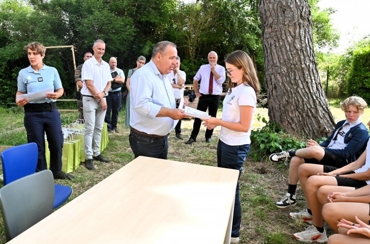 10 juin - remise des diplomes aux lves de la classe dfense du collge G.Doumergue : 1749639171.dsc_5676.jpg