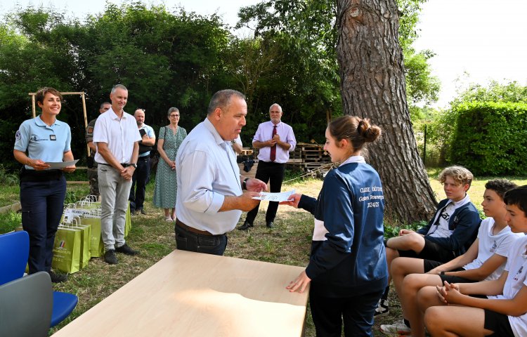 10 juin - remise des diplomes aux lves de la classe dfense du collge G.Doumergue : 1749639172.dsc_5677.jpg