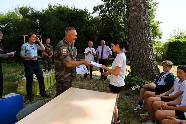 10 juin - remise des diplomes aux lves de la classe dfense du collge G.Doumergue : 1749639233.dsc_5680.jpg