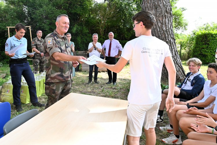 10 juin - remise des diplomes aux lves de la classe dfense du collge G.Doumergue : 1749639235.dsc_5683.jpg