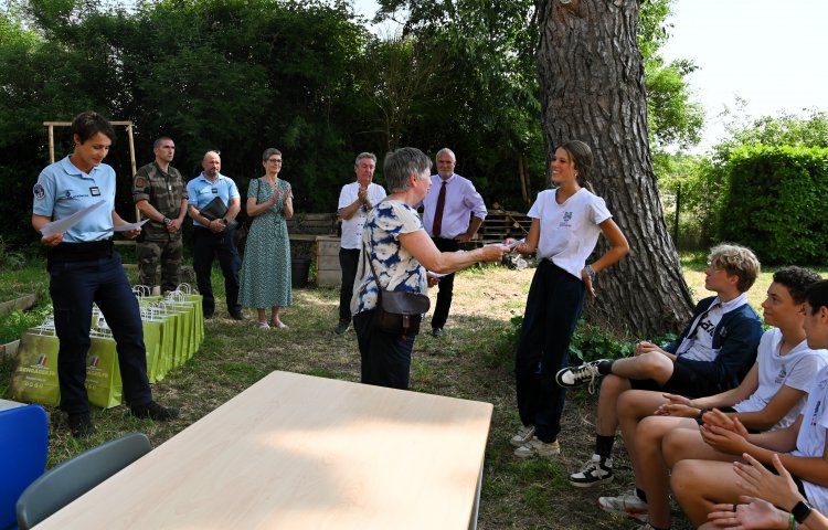 10 juin - remise des diplomes aux lves de la classe dfense du collge G.Doumergue : 1749639236.dsc_5685.jpg
