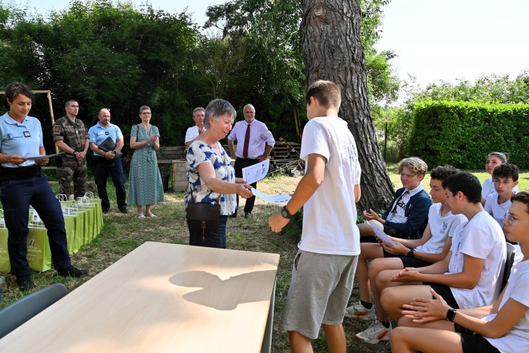 10 juin - remise des diplomes aux lves de la classe dfense du collge G.Doumergue : 1749639238.dsc_5689.jpg