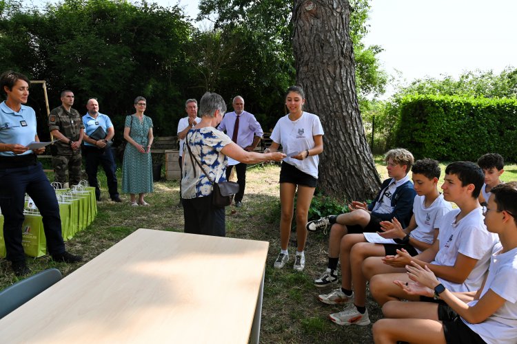 10 juin - remise des diplomes aux lves de la classe dfense du collge G.Doumergue : 1749639240.dsc_5691.jpg