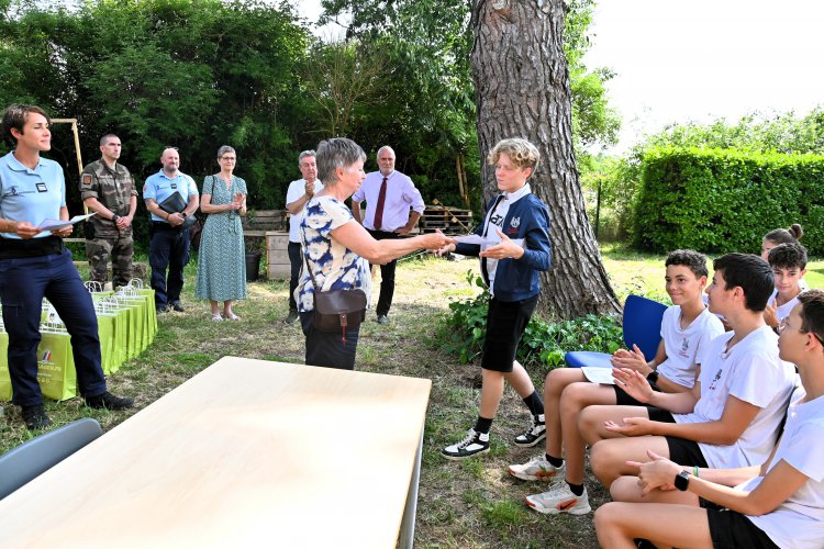 10 juin - remise des diplomes aux lves de la classe dfense du collge G.Doumergue : 1749639241.dsc_5692.jpg