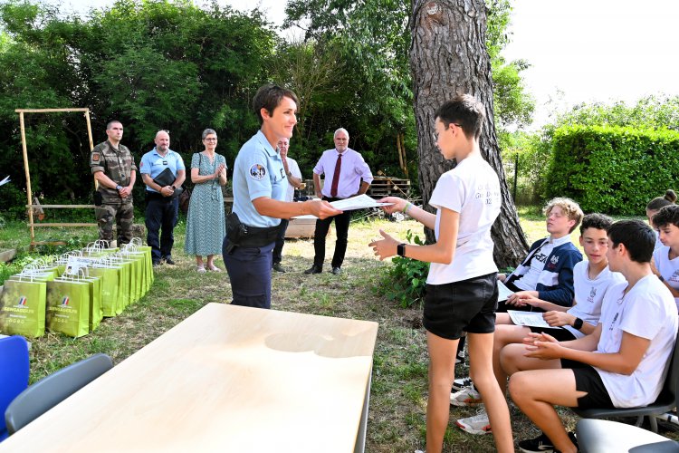 10 juin - remise des diplomes aux lves de la classe dfense du collge G.Doumergue : 1749639242.dsc_5694.jpg