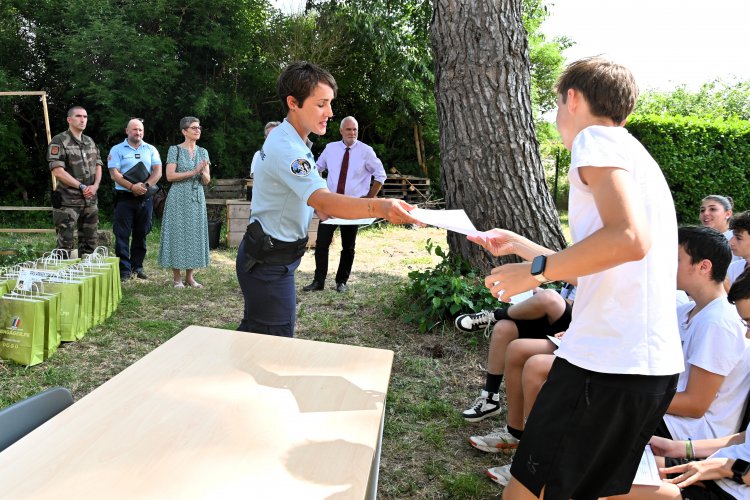 10 juin - remise des diplomes aux lves de la classe dfense du collge G.Doumergue : 1749639243.dsc_5695.jpg