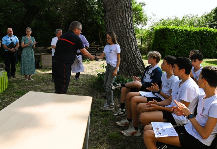 10 juin - remise des diplomes aux lves de la classe dfense du collge G.Doumergue : 1749639316.dsc_5703.jpg