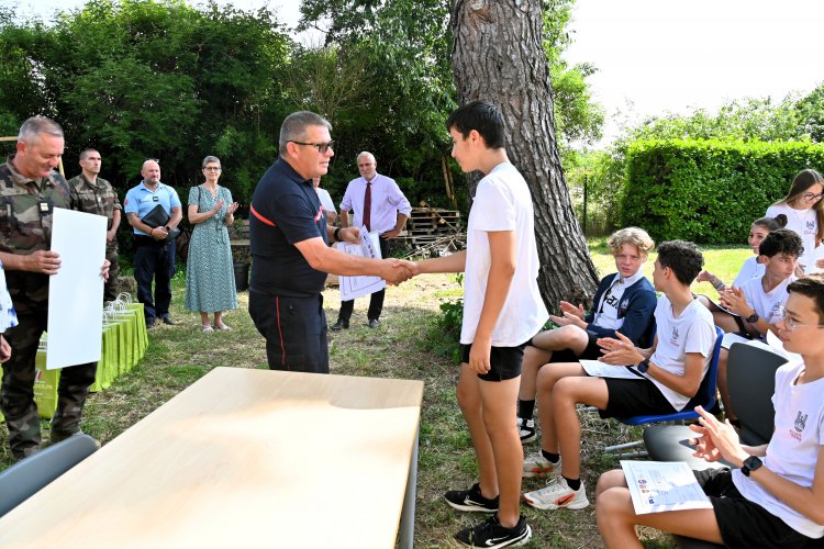 10 juin - remise des diplomes aux lves de la classe dfense du collge G.Doumergue : 1749639317.dsc_5704.jpg
