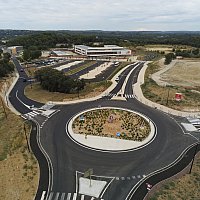 Le rond point du lyc�e Lucie AUBRAC